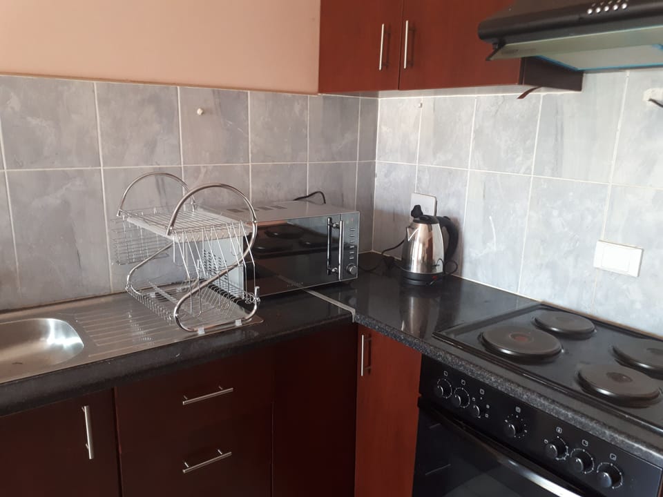 Deluxe Double Room | Private kitchen | Fridge, microwave, oven, cookware/dishes/utensils