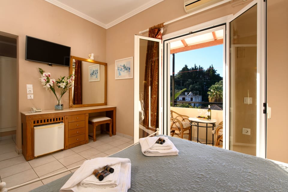 Egyptian cotton sheets, premium bedding, pillowtop beds, in-room safe