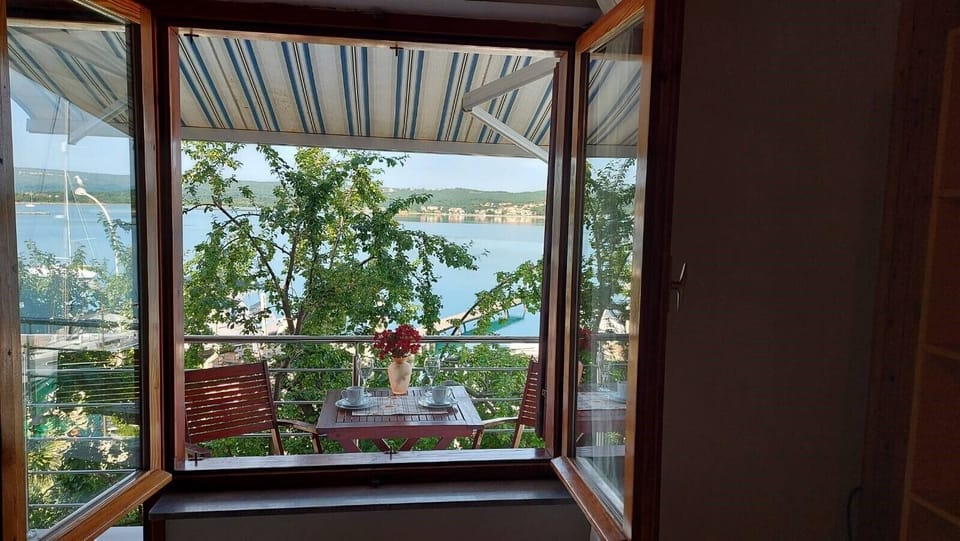 Balcony with seaview