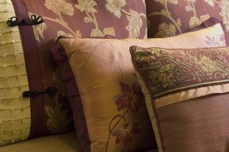 Harvey House Bed & Breakfast Bed and Breakfast in Oak Park