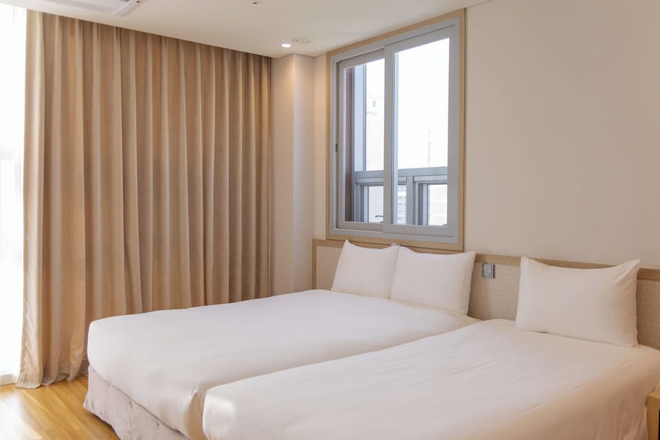 Family Twin Room | Down comforters, in-room safe, desk, blackout drapes