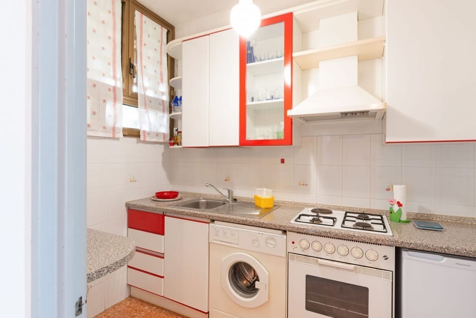 Apartment, 1 Bedroom (Stair access only) | Private kitchen | Full-size fridge, oven, electric kettle
