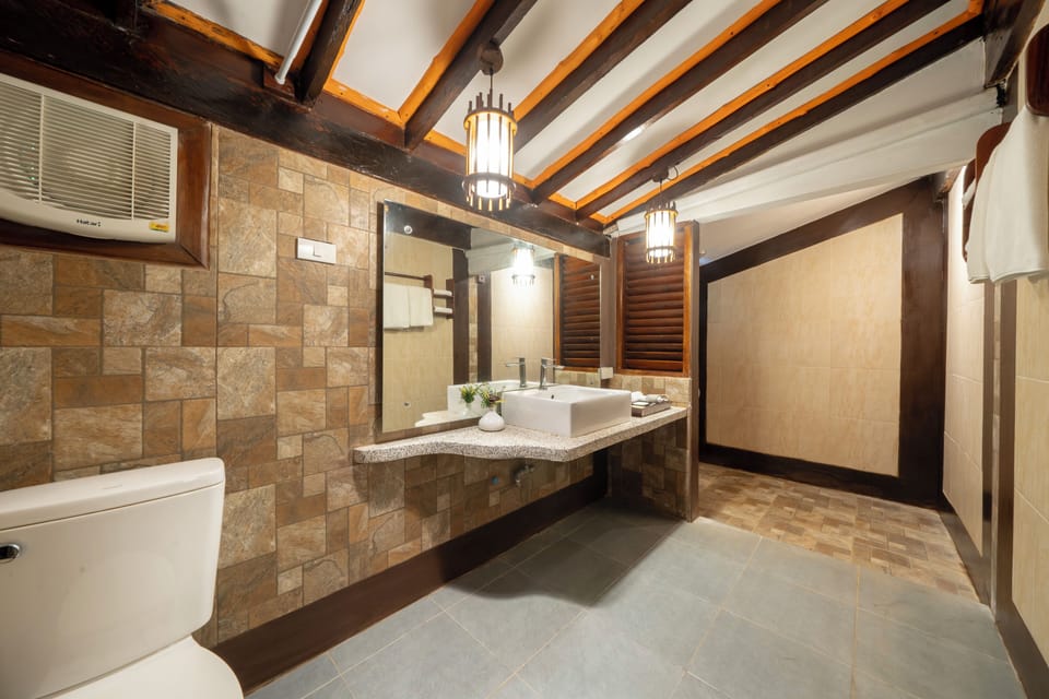 Superior Twin Room | Bathroom | Shower, designer toiletries, hair dryer, bathrobes
