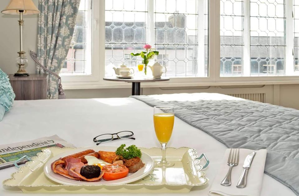 Premium bedding, iron/ironing board, cribs (free), WiFi (free)