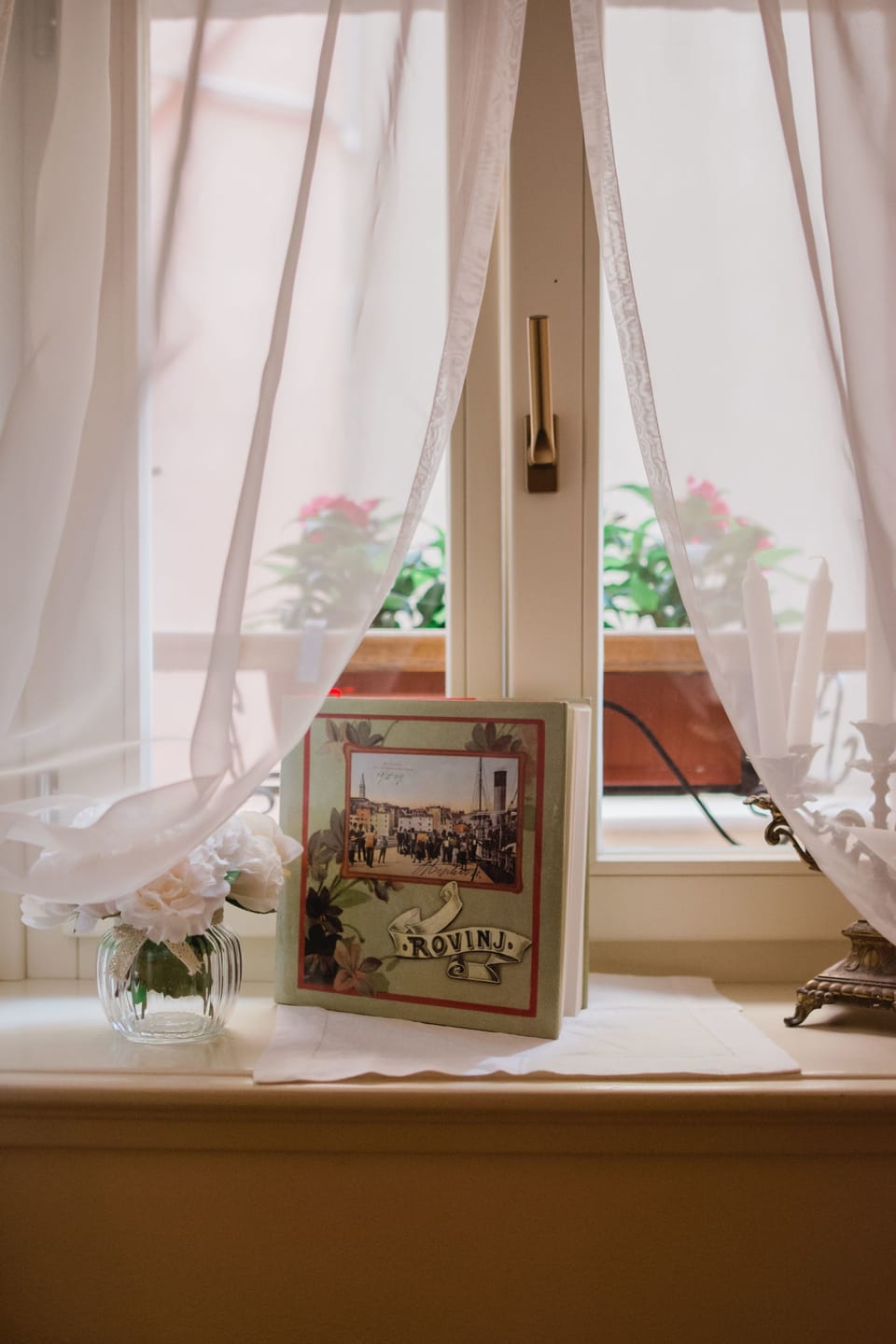 Comfort Double Room, 1 King Bed | Living room | LCD TV