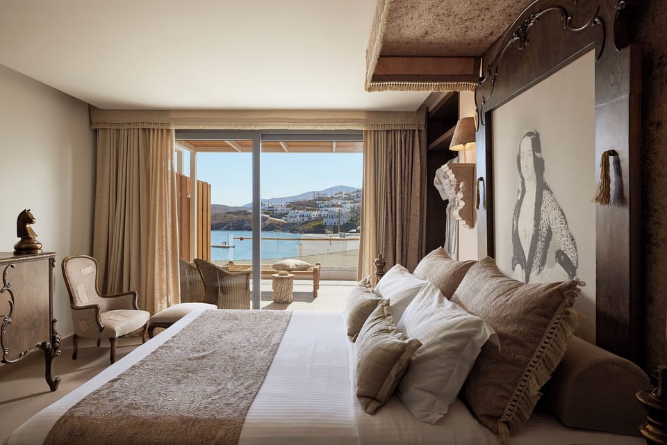 Signature Suite with Sea View & Hot Tub | Minibar, blackout drapes, free WiFi, bed sheets