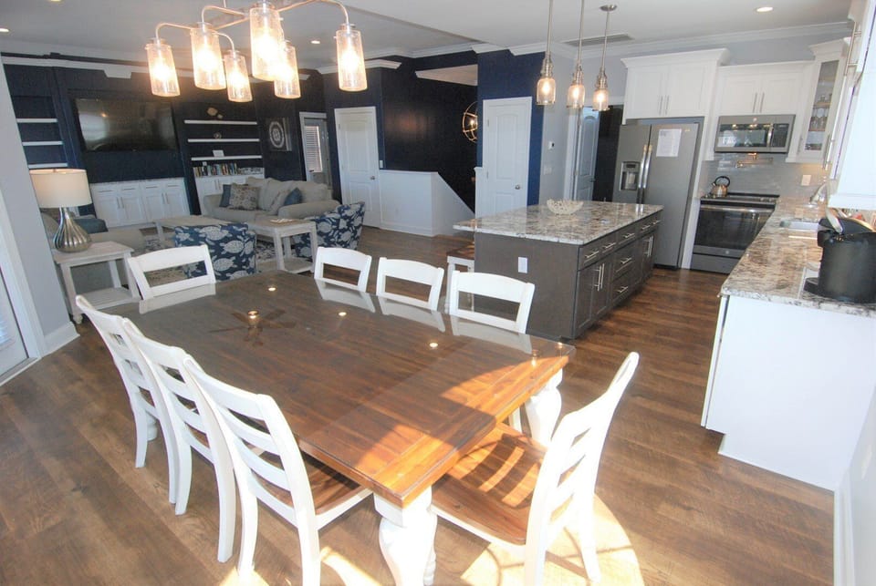 411 SSB Dining Area