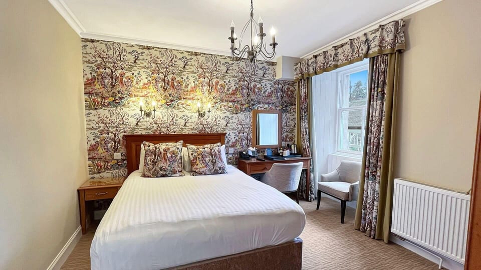 Cosy Double Room | Pillowtop beds, desk, iron/ironing board, free WiFi