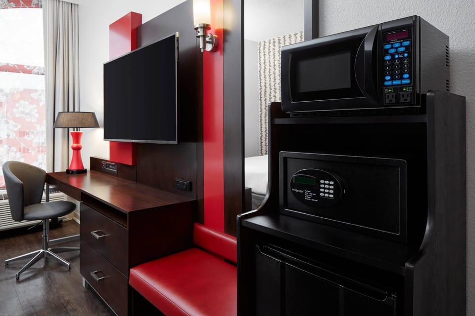 Premium bedding, pillowtop beds, in-room safe, desk