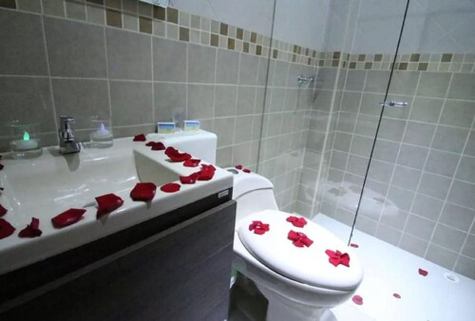 Standard Apartment | Bathroom | Shower, bidet, towels