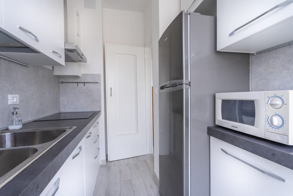 Apartment, 1 Bedroom | Private kitchen | Full-size fridge, stovetop, cookware/dishes/utensils