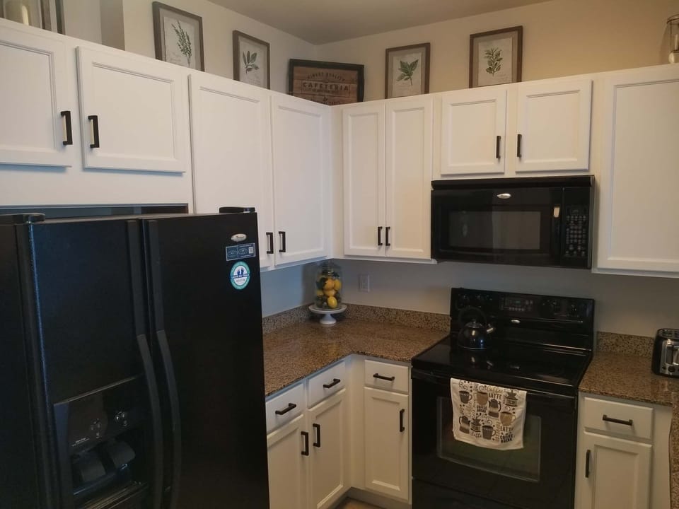 Fully equipped kitchen.