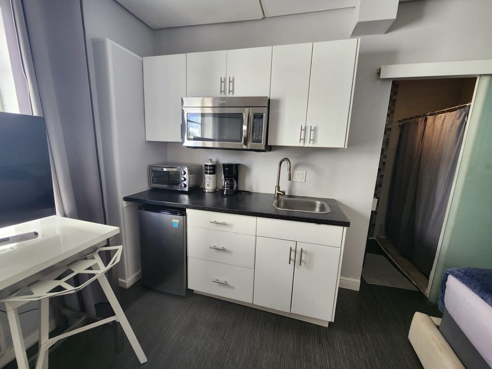 Equipped kitchenette