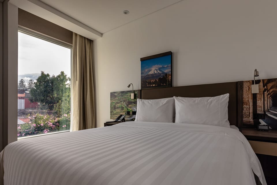 Room, 1 Queen Bed (Scenic View) | In-room safe, desk, laptop workspace, soundproofing