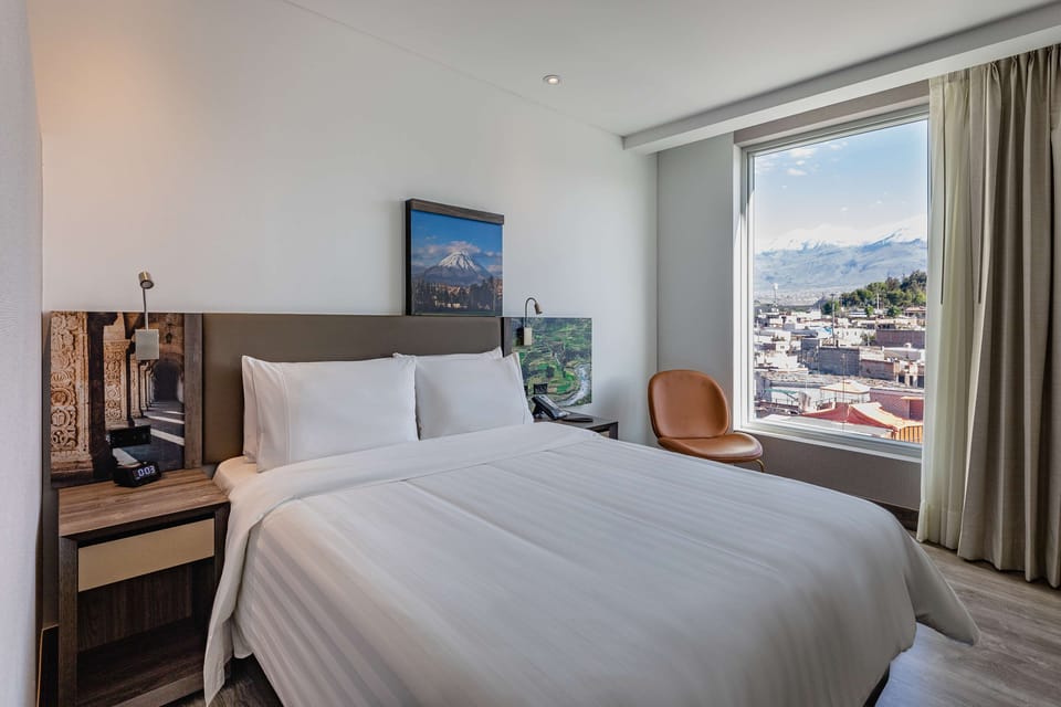 Room, 1 Queen Bed (Scenic View) | In-room safe, desk, laptop workspace, soundproofing