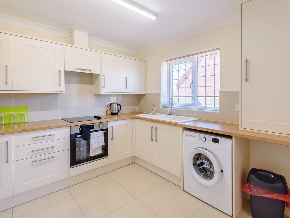 Kitchen | 6 Dawson Park - Marian Avenue Properties, Mablethorpe