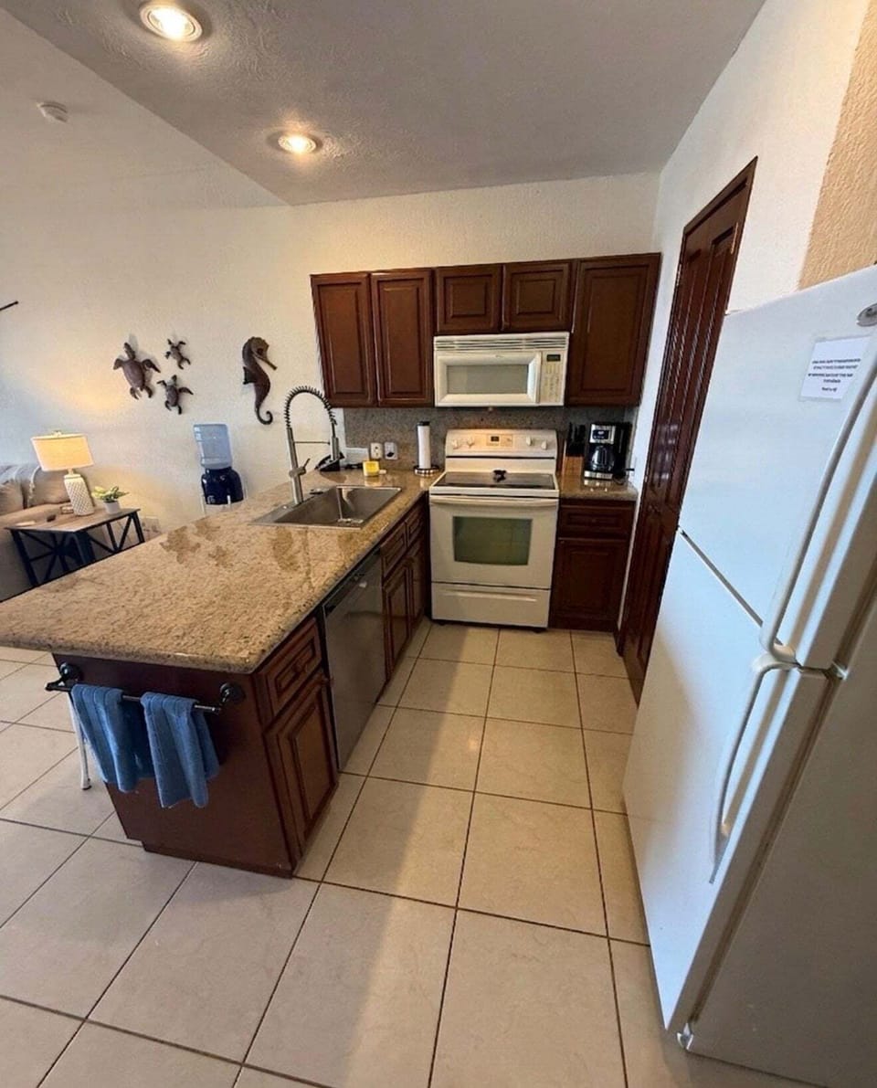 Sonoran Sun SW 610 Kitchen