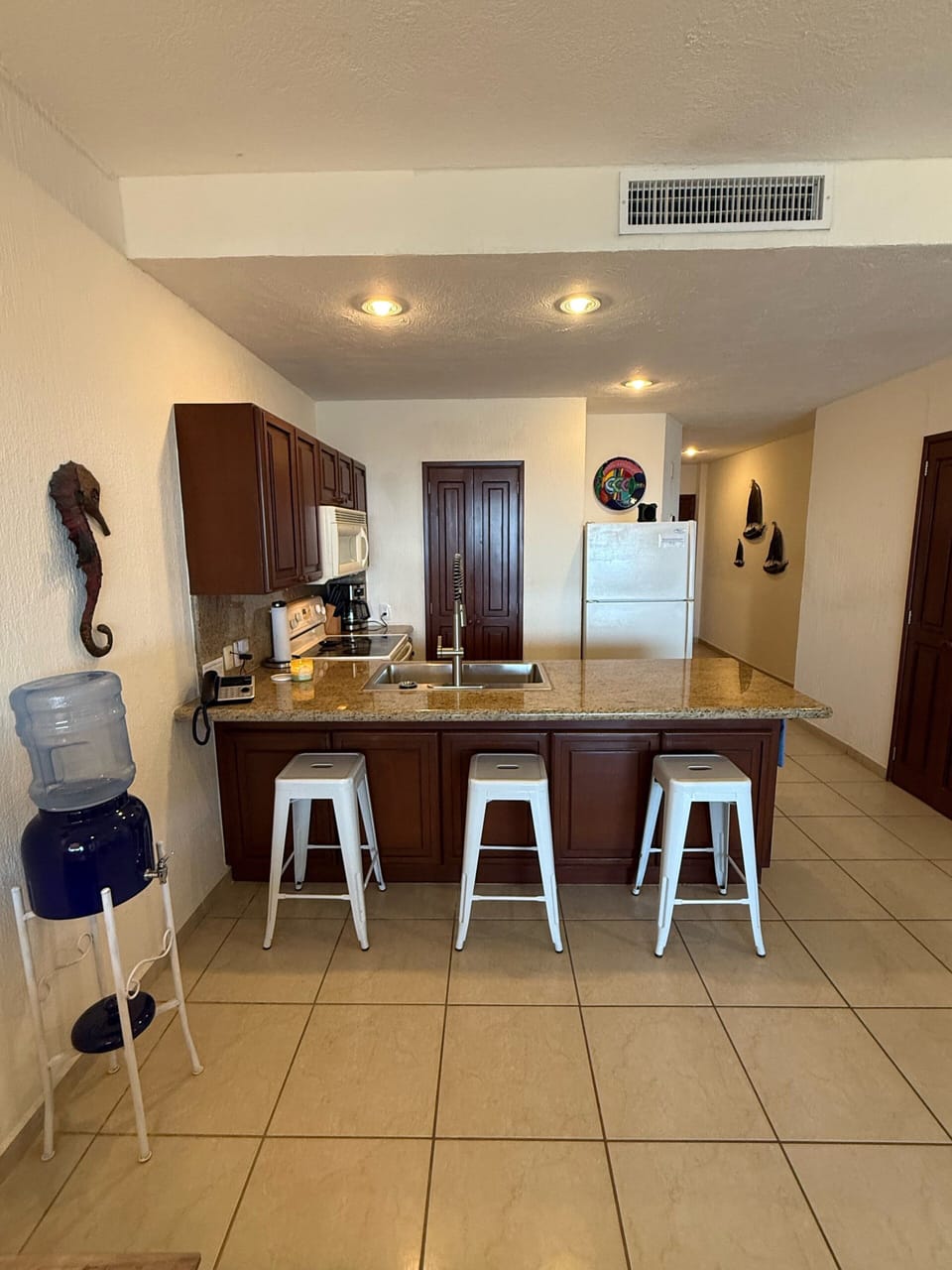 Sonoran Sun SW 610 Kitchen Bar Area