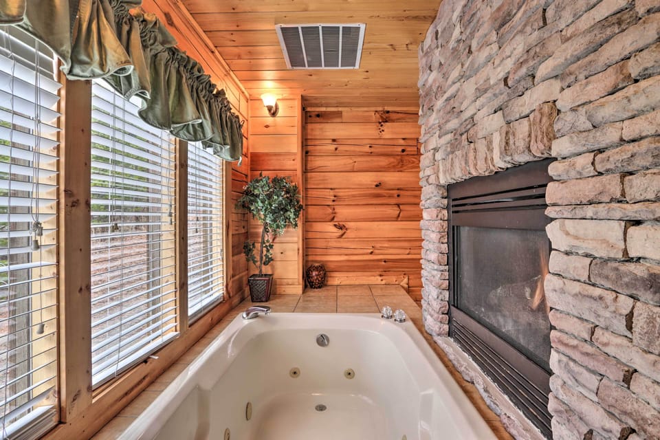Bedroom 1 | Jetted Tub