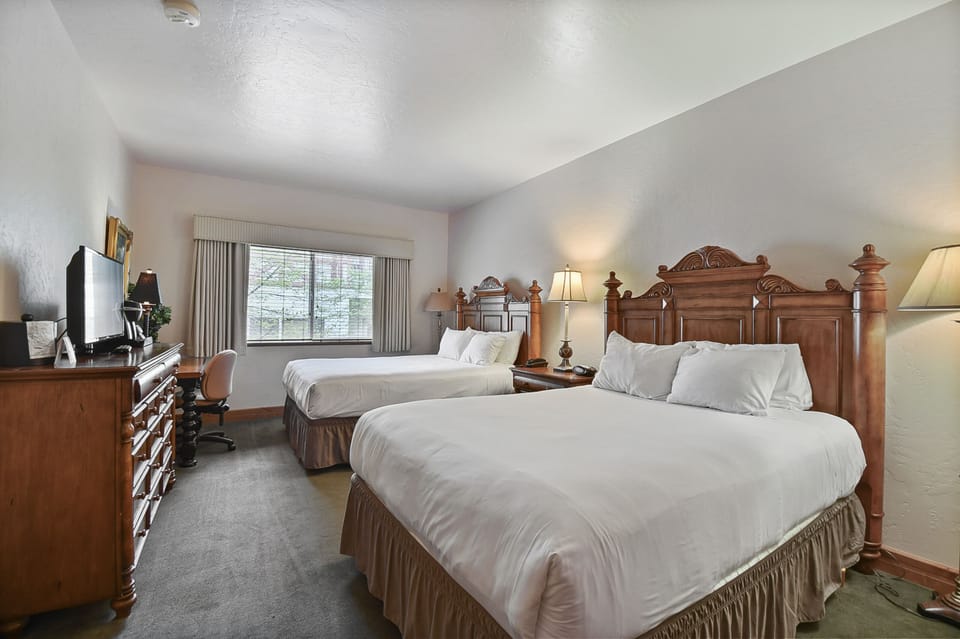 Guest bedroom two queen beds