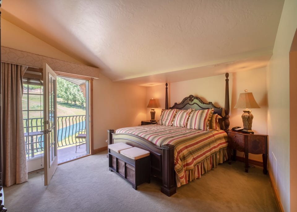 Very Spacious Master Bedroom
