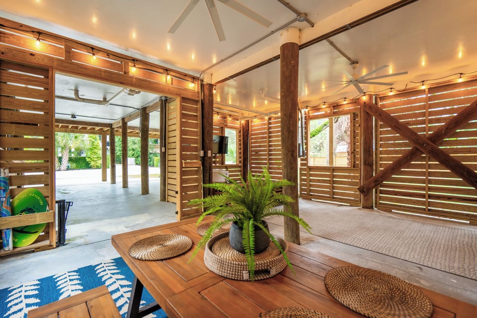Your ultimate relaxation zone! The spacious area underneath offers shaded comfort for gathering, grilling, and enjoying the breeze after a day at the beach.