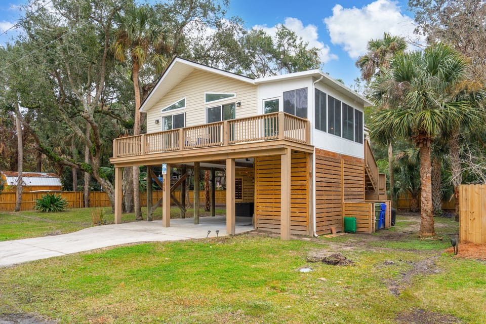 Happy paws welcome! "Keep Palm" is a pet considered property, offering an excellent space for your furry friends to enjoy their vacation, too. See listing for details.