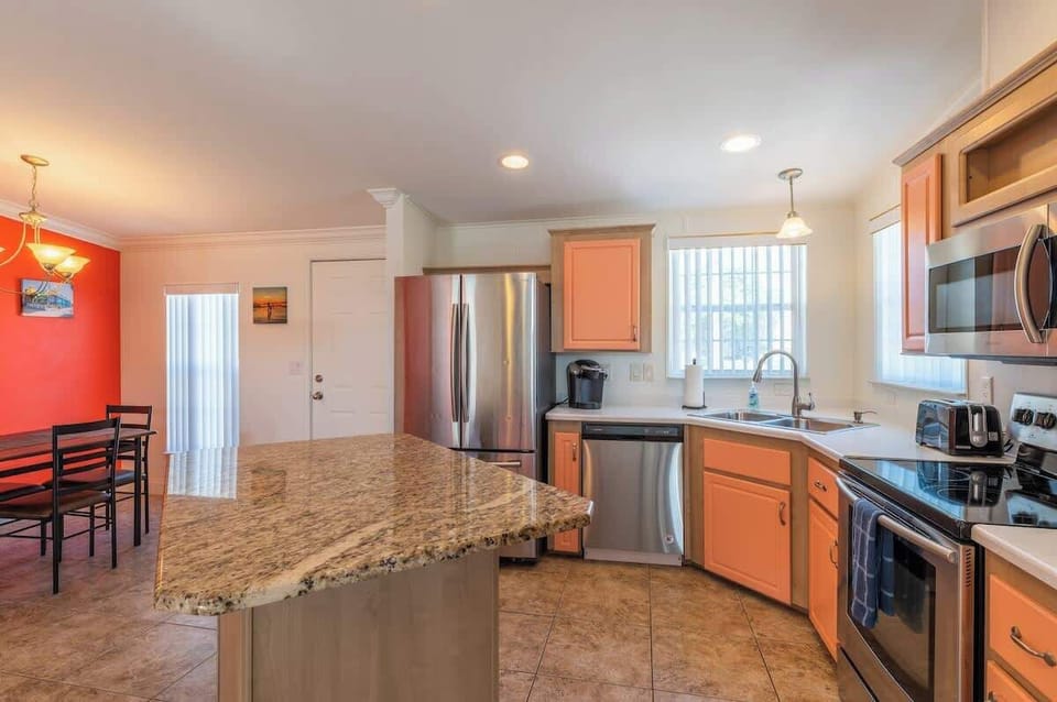 Full Kitchen