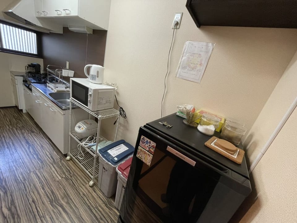 Economy House, Non Smoking | Private kitchenette | Fridge, microwave, stovetop, electric kettle