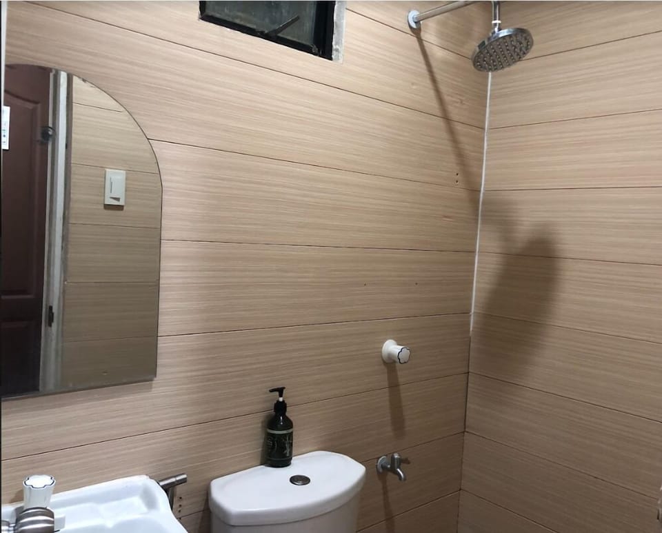 Basic Single Room | Bathroom | Shower