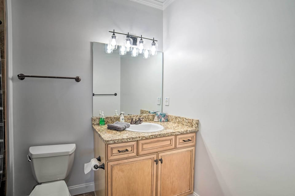 En-Suite Bathroom | Complimentary Toiletries
