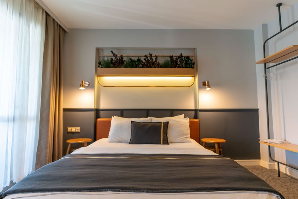 Deluxe Room | Minibar, free WiFi, bed sheets