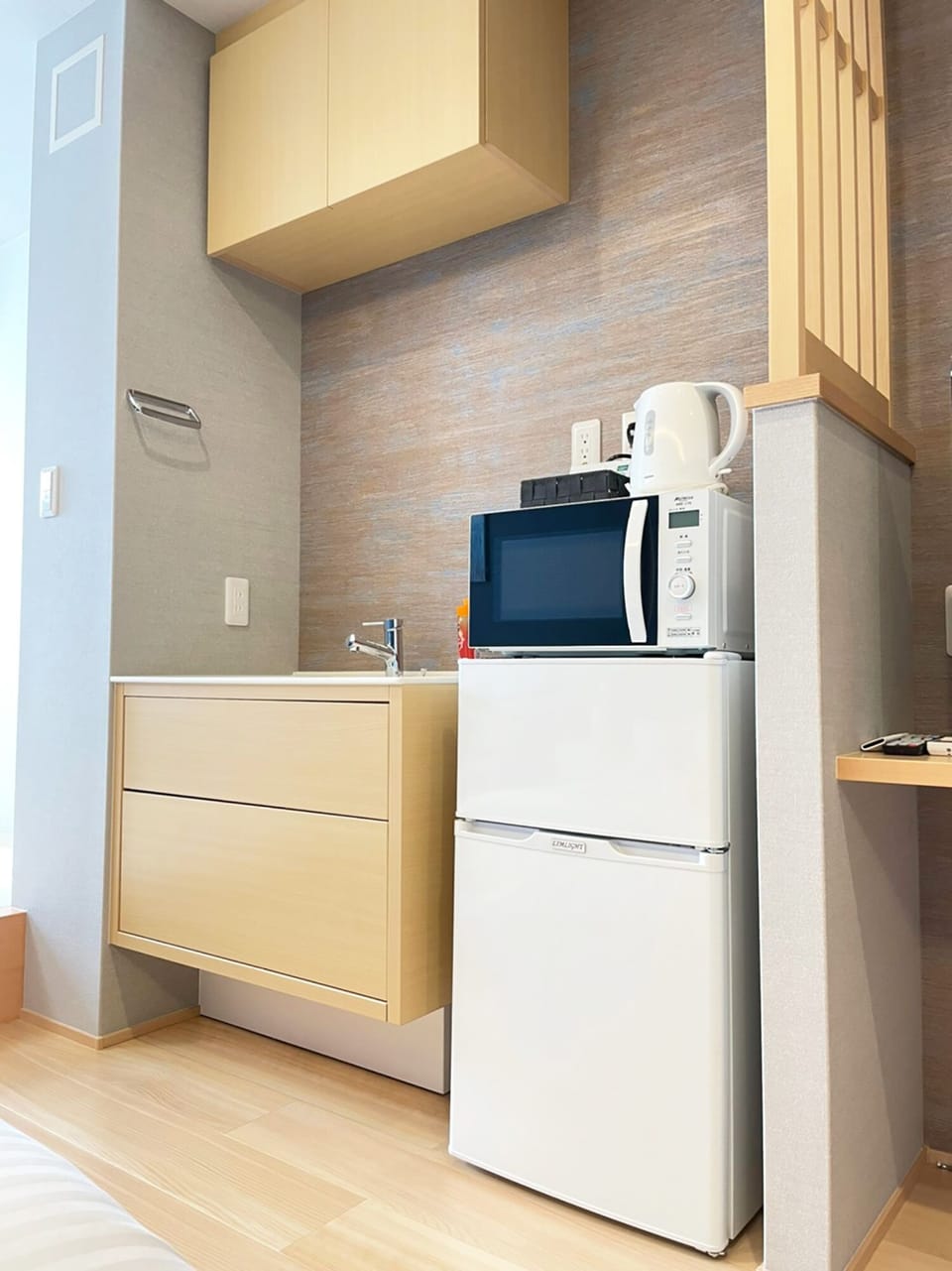 Deluxe Family Room (201), Non Smoking  (Please contact the property in advance to use 2 Futons) | Private kitchen | Fridge, microwave, electric kettle, cookware/dishes/utensils