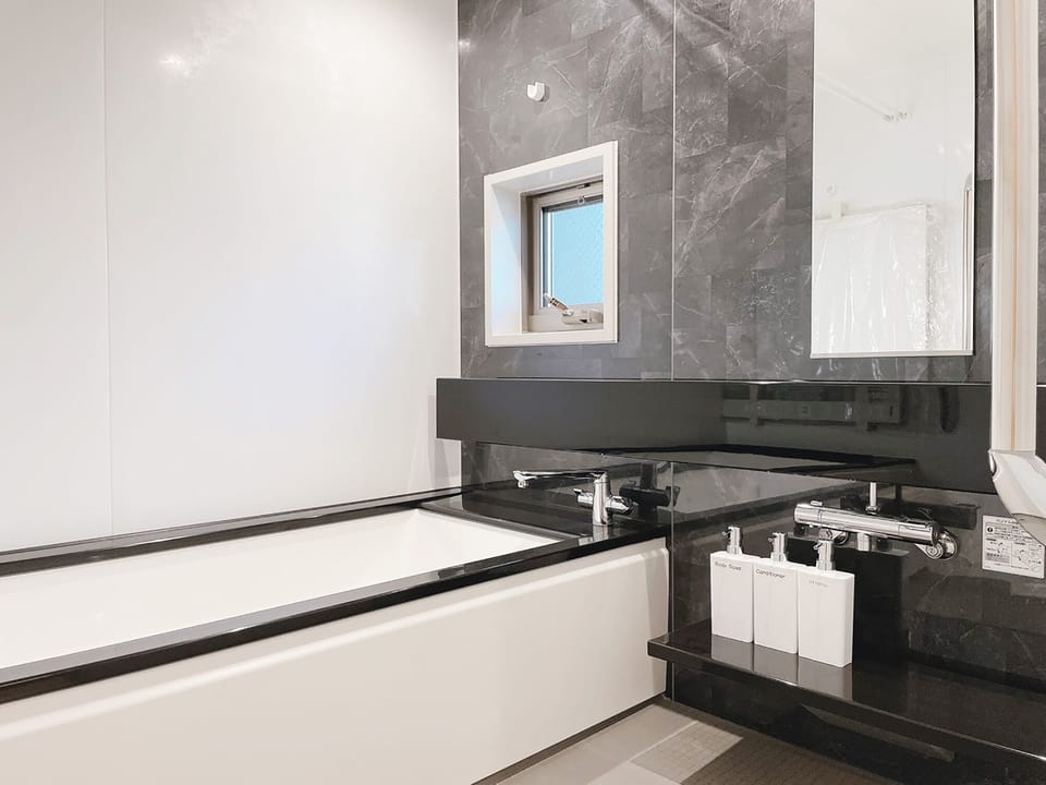 Deluxe Family Room (201), Non Smoking  (Please contact the property in advance to use 2 Futons) | Bathroom | Separate tub and shower, free toiletries, hair dryer, slippers