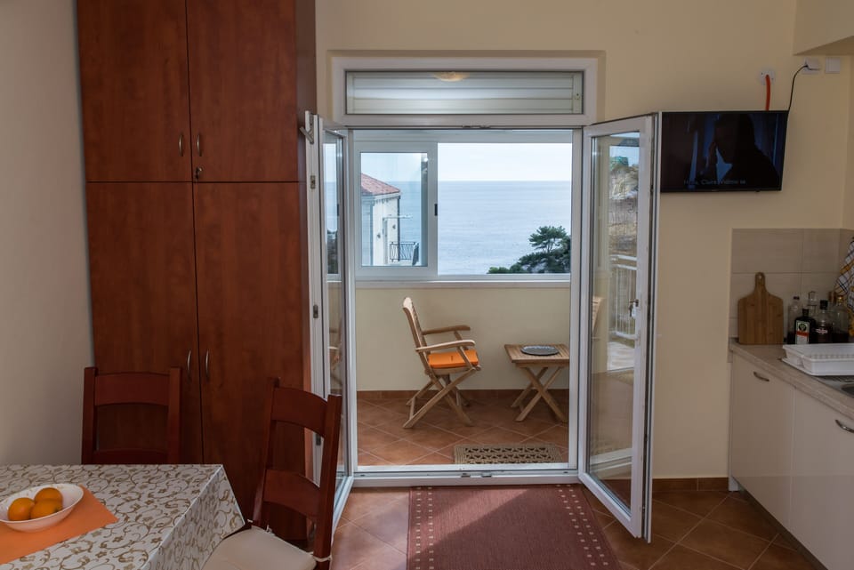Studio (Studio Apartment with Terrace) | Dining room