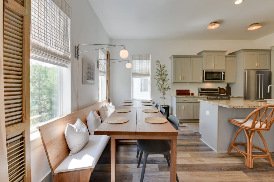 Dining Table | Dishware & Flatware Provided
