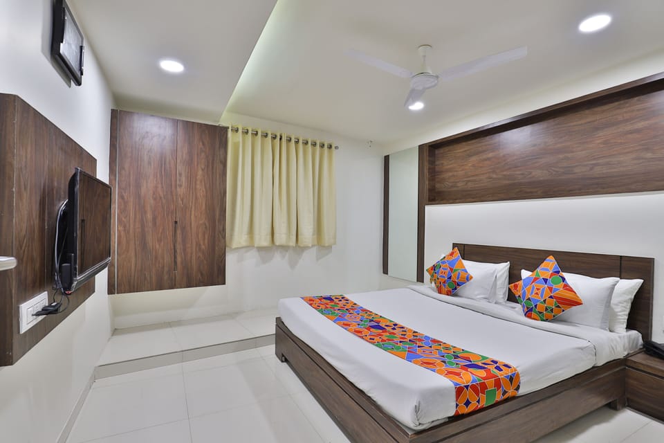 Deluxe Room (Non AC) | Free WiFi, bed sheets