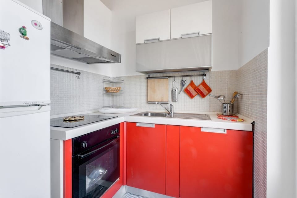 Apartment, 1 Bedroom | Private kitchenette | Full-size fridge, dishwasher