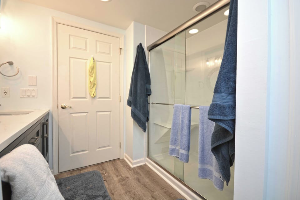 MASTER-BEDROOM-SHOWER