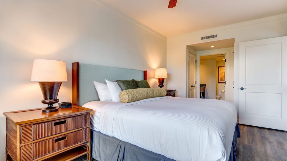 K642 Guest Bedroom - King or Twin Bed Available