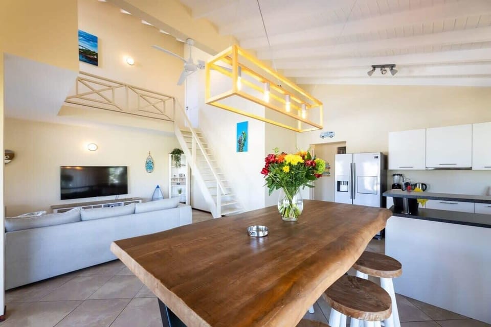 Dining Area insid