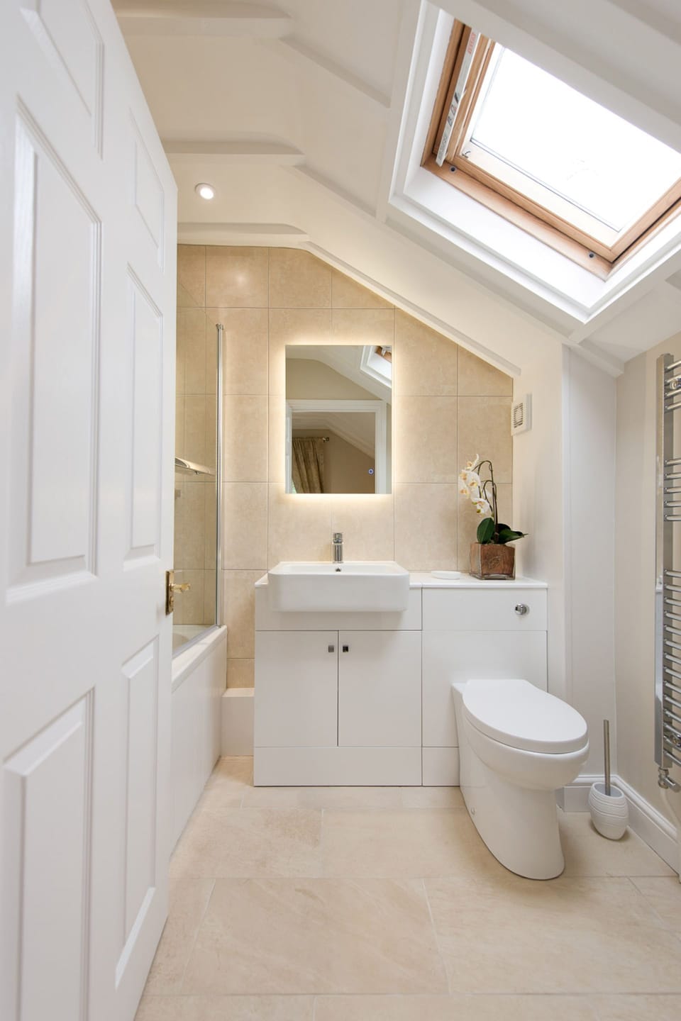 The bathroom at Albert Lodge, Welsh Borders