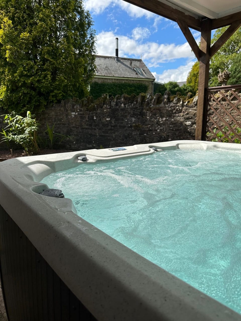 The hot tub at Flock Cottage, Welsh Borders
