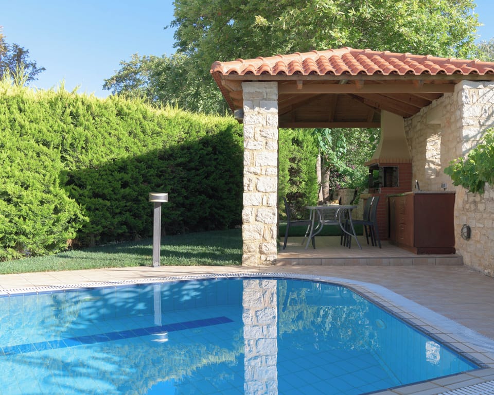 Providing an idyllic setting for luxury self-catering home breaks in Crete.