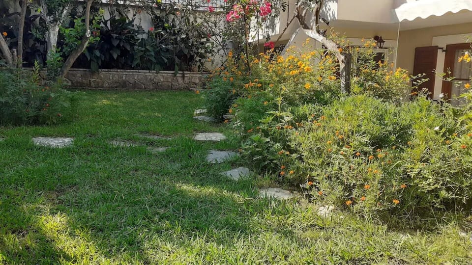 Garden ahead Achileas