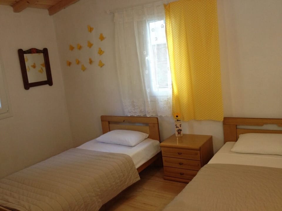 Cottage 2nd bedroom 