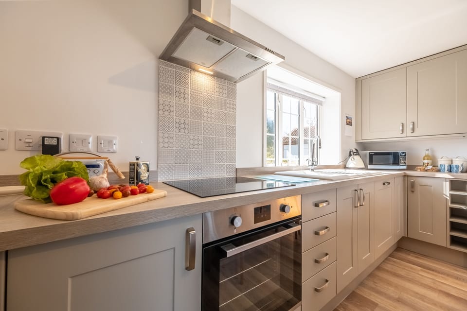 Ground floor: Well-equipped modern kitchen