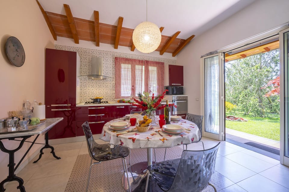 View of the kitchen with its dining table