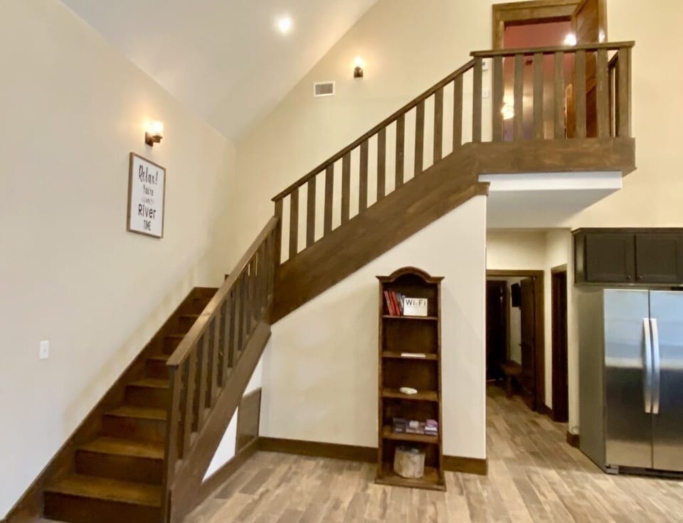 Heart Rock - Beautiful staircase, open floor plan.
