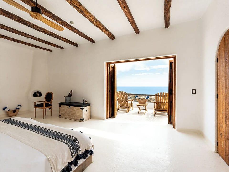 East Cape Panoramic Two Bdrm Suite | Premium bedding, free WiFi, bed sheets
